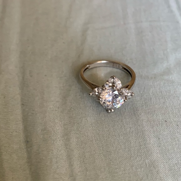 Stirling silver ring - Picture 3 of 5